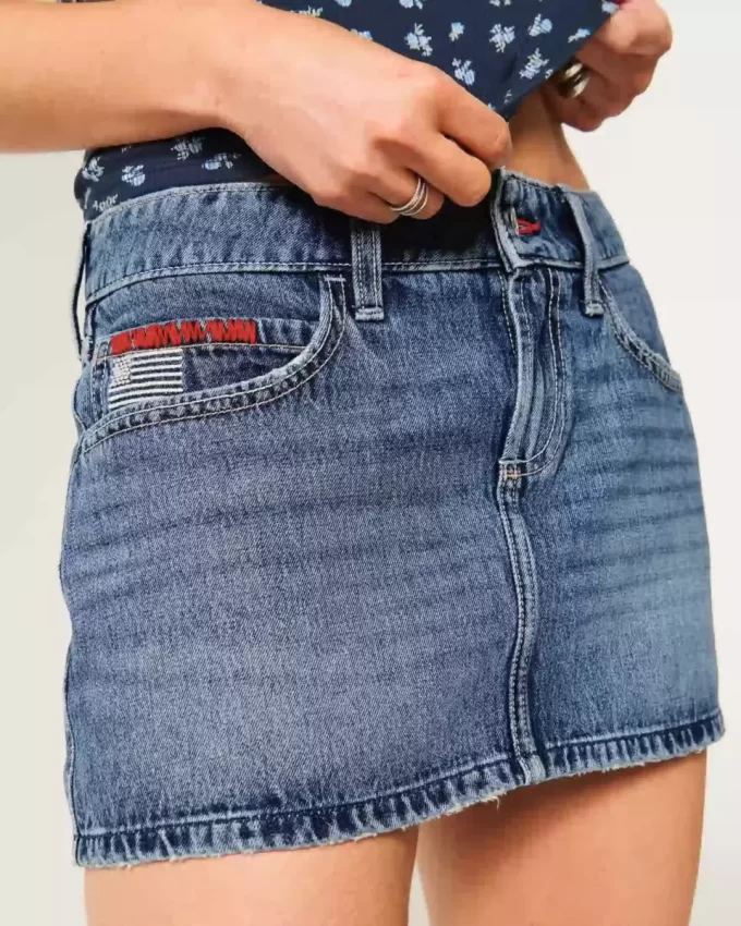 Düşük Bel Orta Yıkama Bayrak İşlemeli Kot Mini Etek Düşük Bel Orta Yıkama Bayrak İşlemeli Kot Mini Etek