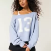 Hollister Comfy Cloud Easy Omuzdan Bağlamalı Numaralı Grafik Kazak Hollister Comfy Cloud Easy Omuzdan Bağlamalı Numaralı Grafik Kazak