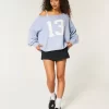 Hollister Comfy Cloud Easy Omuzdan Bağlamalı Numaralı Grafik Kazak Hollister Comfy Cloud Easy Omuzdan Bağlamalı Numaralı Grafik Kazak