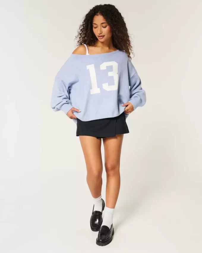 Hollister Comfy Cloud Easy Omuzdan Bağlamalı Numaralı Grafik Kazak Hollister Comfy Cloud Easy Omuzdan Bağlamalı Numaralı Grafik Kazak