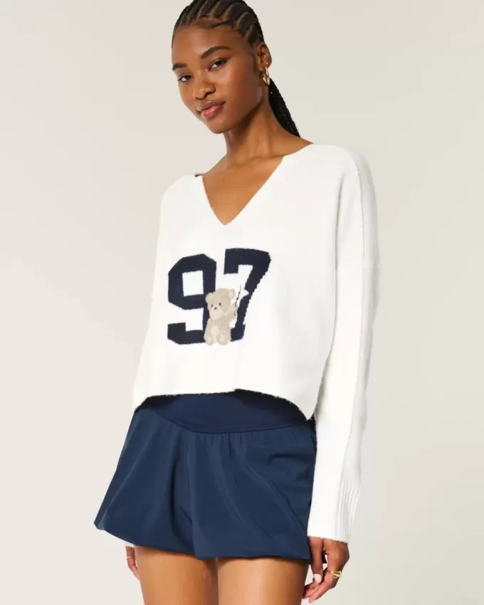 Hollister Rahat Bulut Grafik Çentikli Yaka Kazak Hollister Rahat Bulut Grafik Çentikli Yaka Kazak