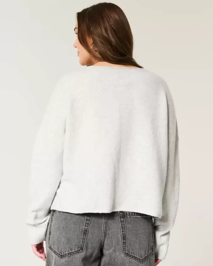 Hollister Rahat Bulut Grafik Çentikli Yaka Kazak