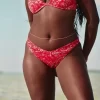 Kaburgalı Yüksek Paçalı En Şımarık Bikini Altı Kaburgalı Yüksek Paçalı En Şımarık Bikini Altı