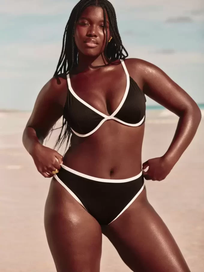 Kıvrımlı Yüksek Paçalı Yüksek Bel Ribanalı Şımarık Bikini Altı