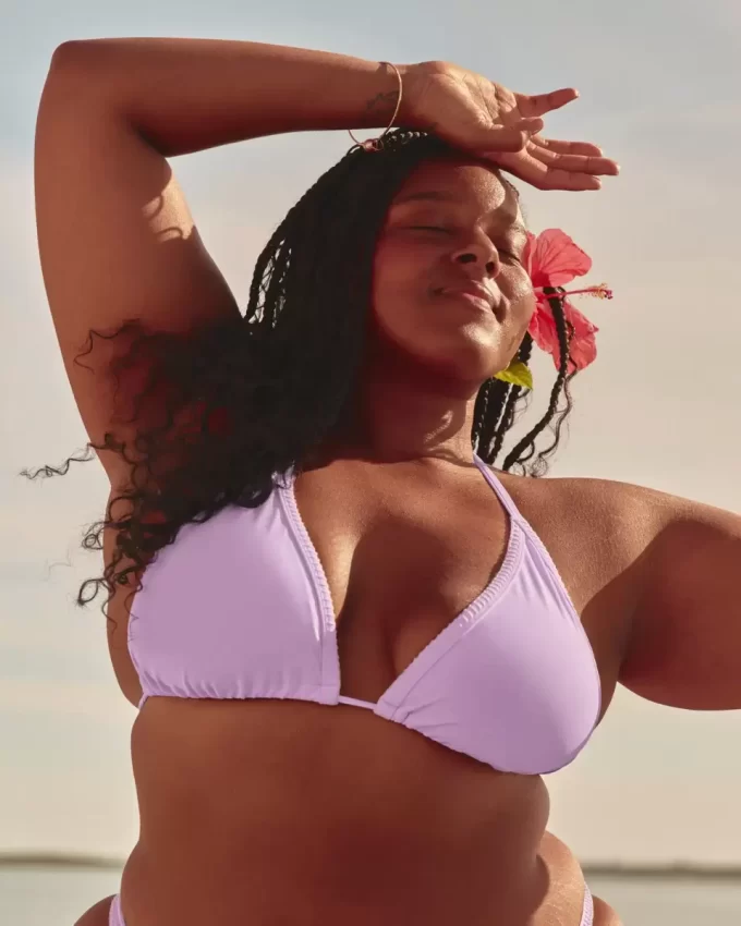 İşlemeli Üçgen Bikini Üstü