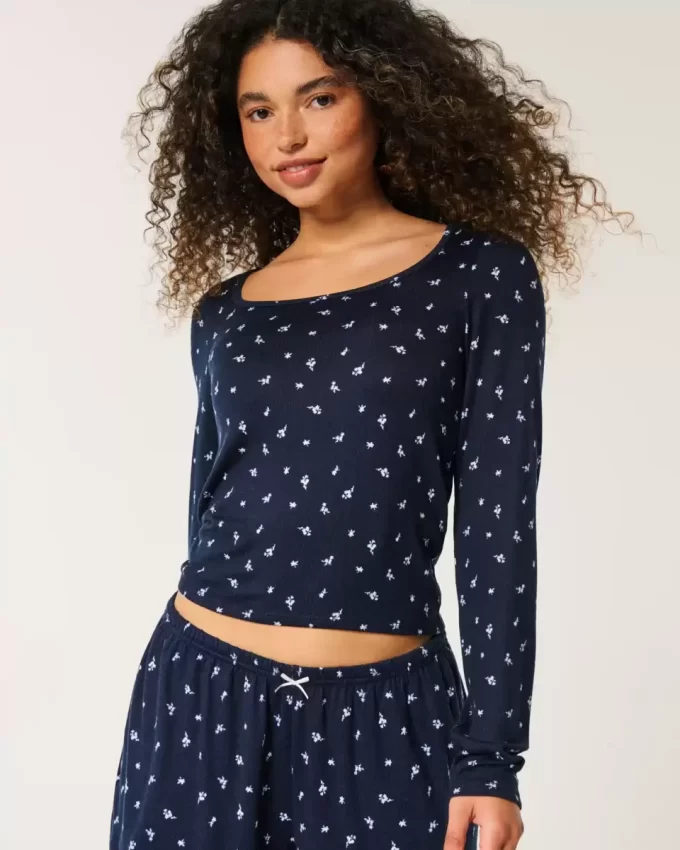 Rahat Çiçek Desenli Pijama Üstü Rahat Çiçek Desenli Pijama Üstü
